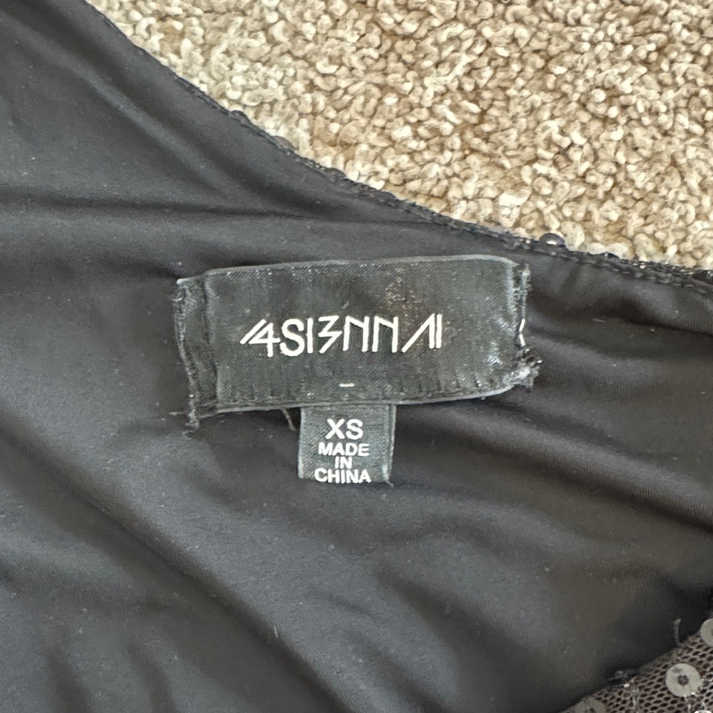4SI3NNA Black Sequin One-Shoulder Cropped Blouse - Picture 7 of 8